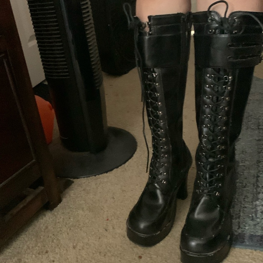 Size 8 high heeled boots